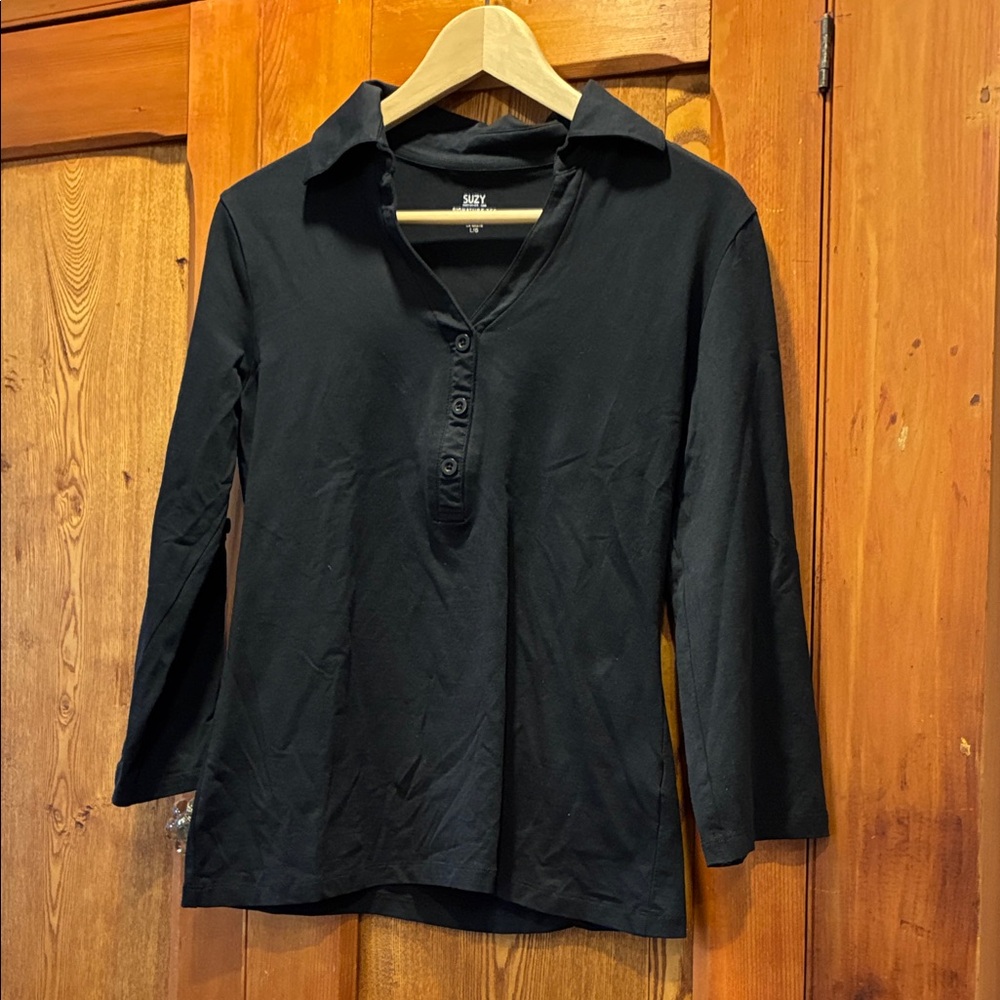 10/25$ 🧁 Black Button-Up Women's Top